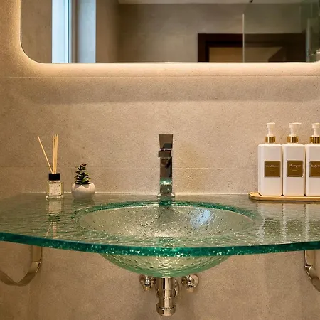 Luxury Valletta Waterfront Retreat - Marina Views *
