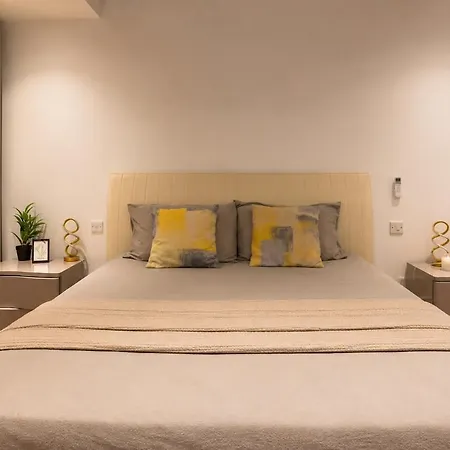 Luxury Valletta Waterfront Retreat - Marina Views Apartmán *