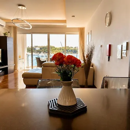 Luxury Valletta Waterfront Retreat - Marina Views Apartmán
